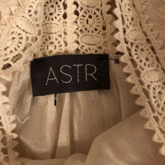 ASTR Y-back dress. - Picture 4 of 8